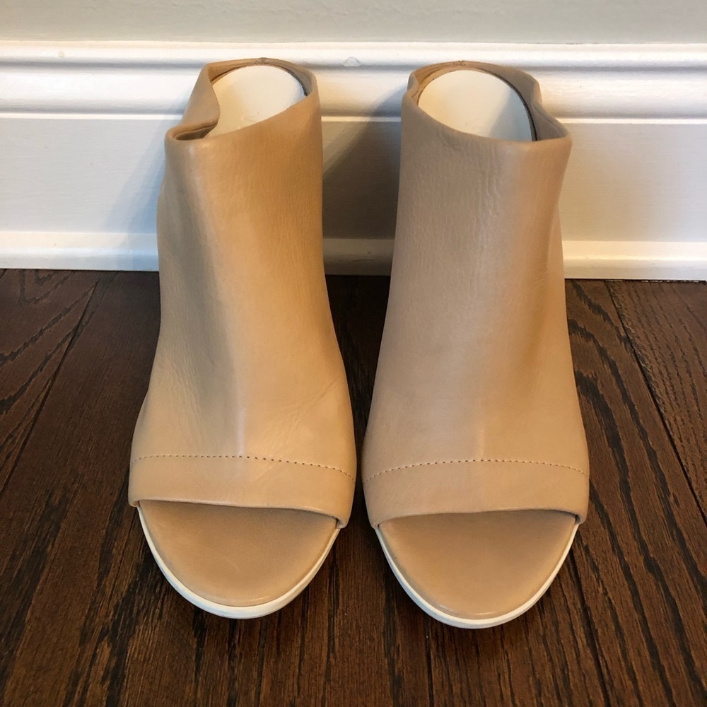 *NWOB* Vince. Women’s 10 Allison Leather Peep Toe Mule Heel in Nude - Picture 4 of 14